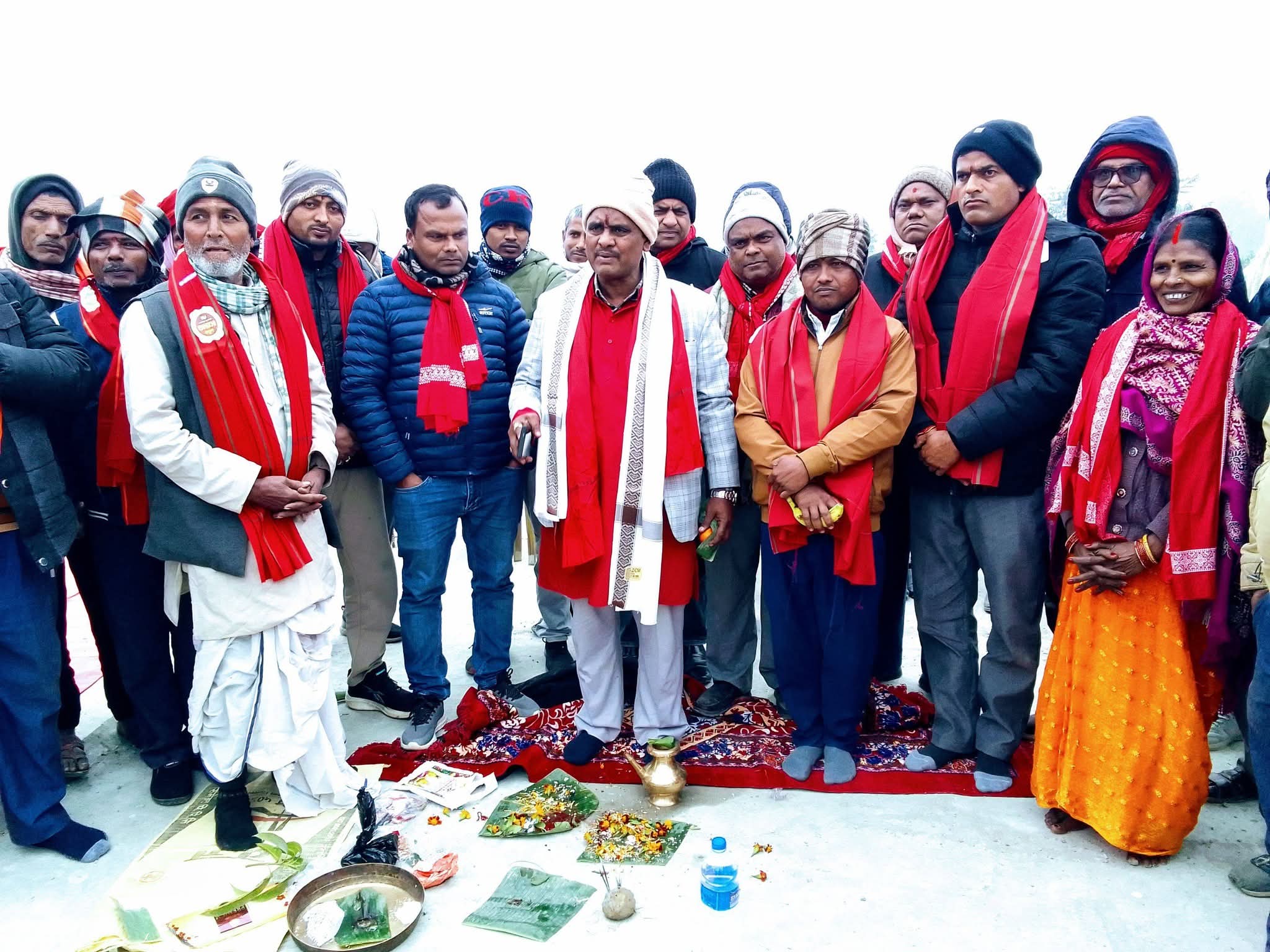 नगर प्रमुख कुर्मीद्वारा वृन्दावन-५ मा श्रीराम जानकी आवि को आठ कोठे पक्की भवन शिलान्यास