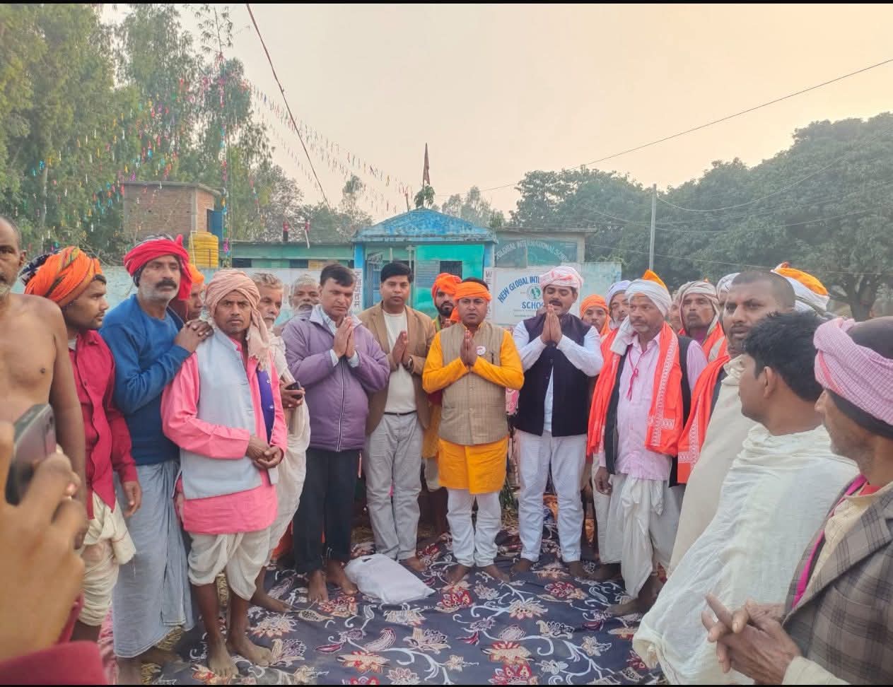 शिवनगरमा बोलबम कावरियासँग उम्मेदवार राम अशिष राय यादवको भेटघाट, आशिर्वादसहित चुनावी प्रचार प्रारम्भ