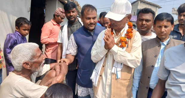 रौतहट-३ मा जसपा उम्मेदवार गोविन्द चौधरीको बलिरामपुर र कटहरियामा भव्य घरदैलो