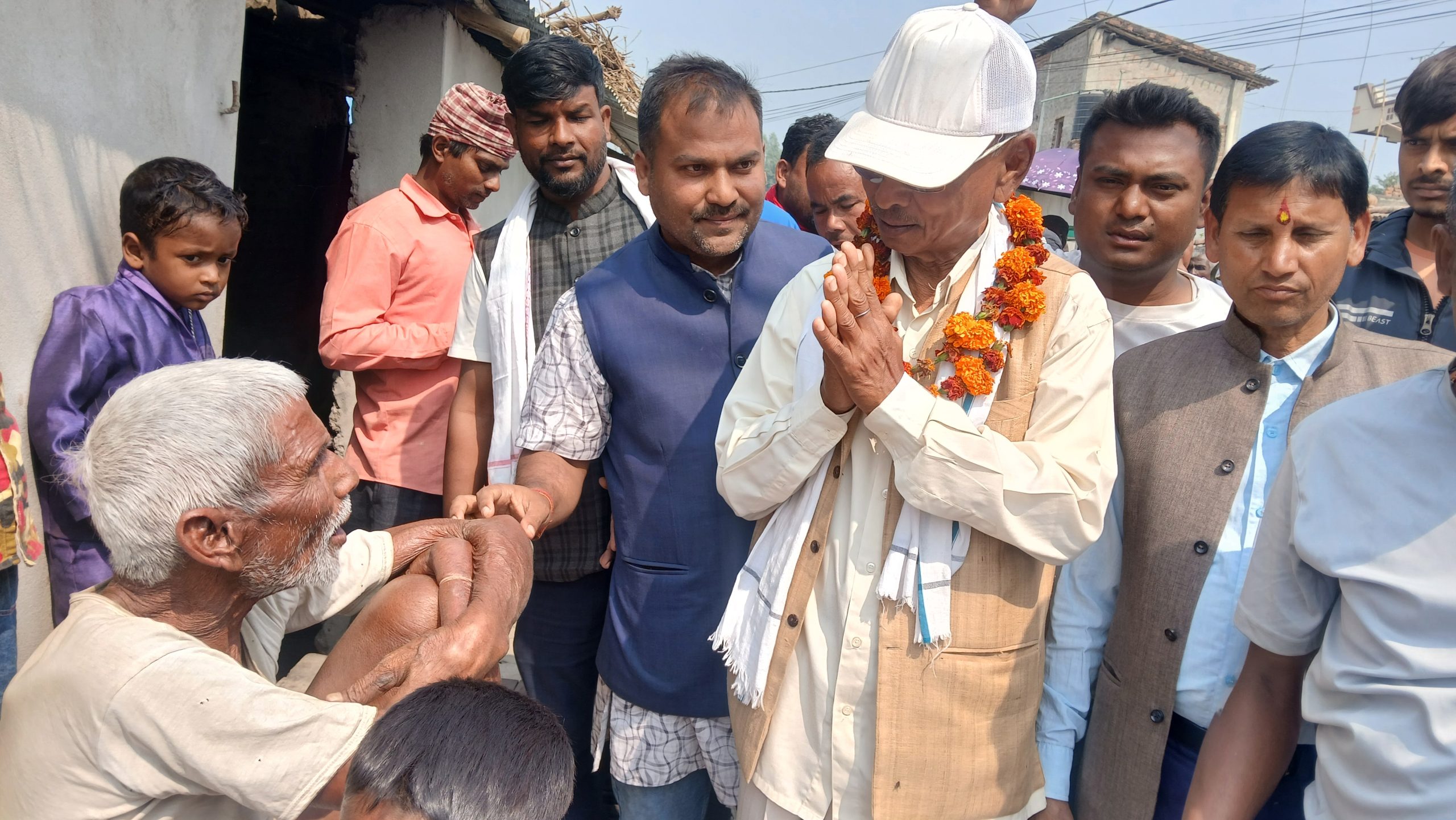 रौतहट-३ मा जसपा उम्मेदवार गोविन्द चौधरीको बलिरामपुर र कटहरियामा भव्य घरदैलो