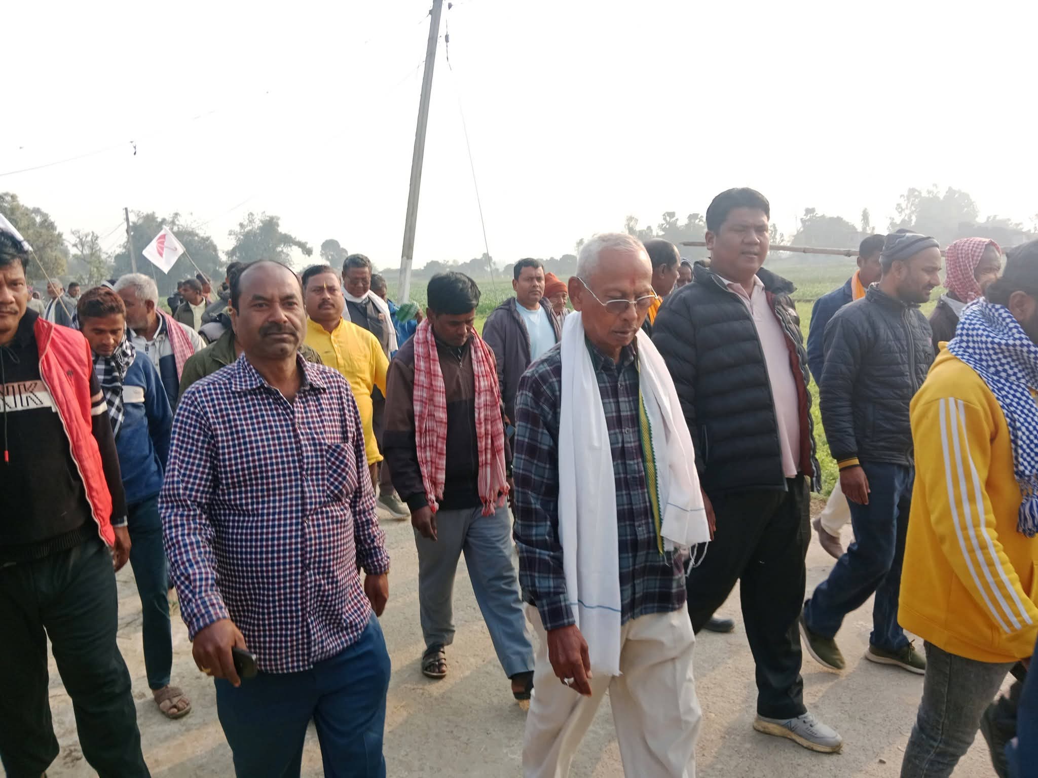 दयालपुर पुगेर गोविन्द चौधरीको चुनावी अभियान तीव्र, घरदैलो जारी