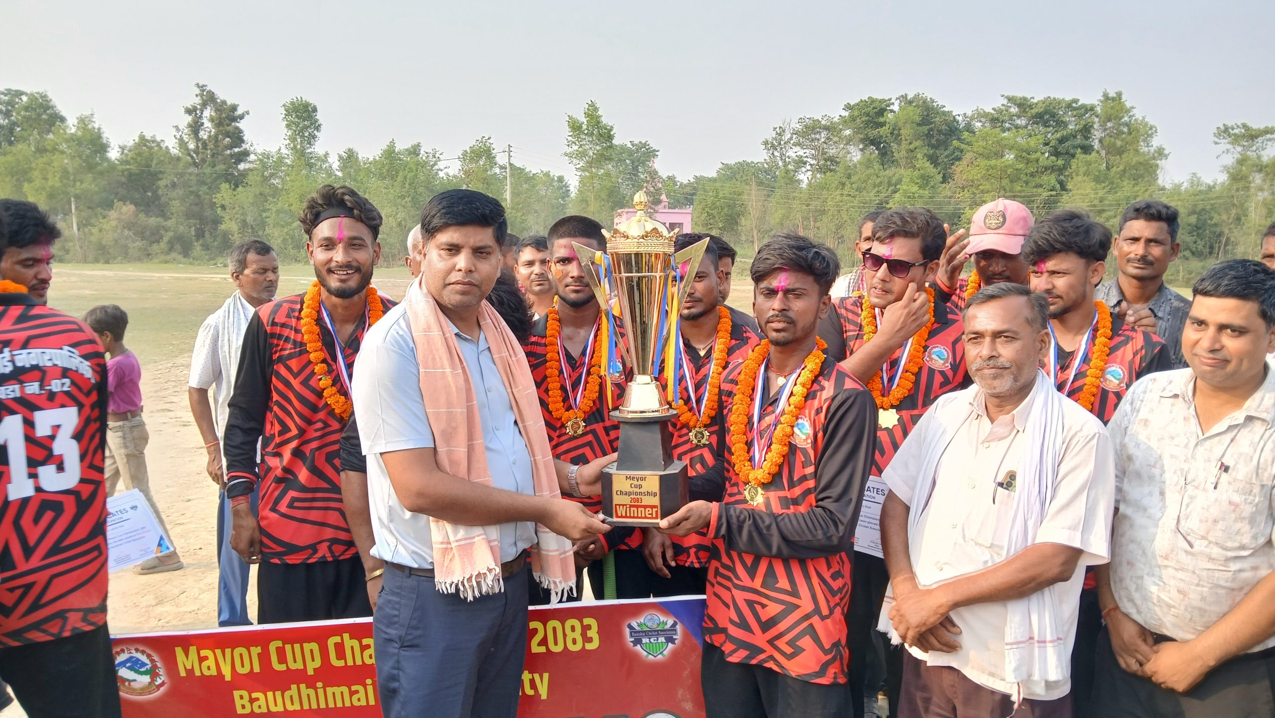 बौधिमाई मेयर कप विजेता इनर्वा टिमलाई नगद पुरस्कार प्रदान