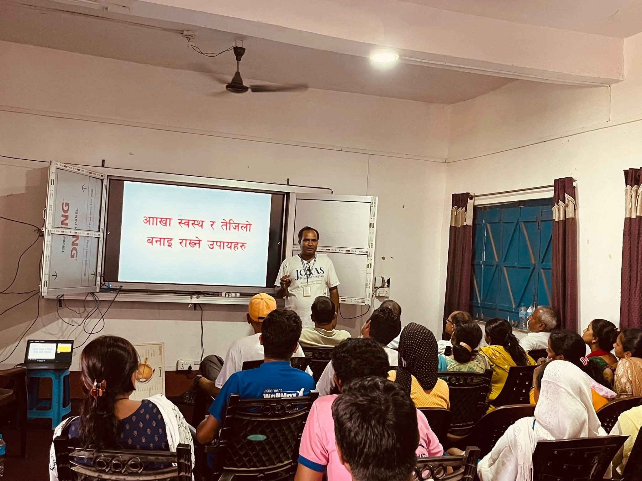 “स्वस्थ आँखा, उज्यालो भविष्य” अभियान : गौरमा शिक्षकहरूलाई आँखा स्वास्थ्य तालिम