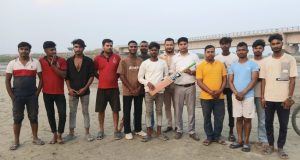 युवा नेता पटेलद्वारा क्रिकेट टिमलाई ब्याट सहयोग, खेलाडी उत्साहित