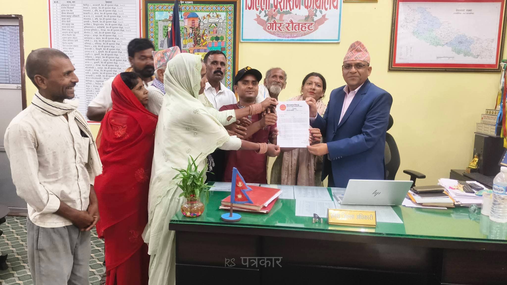 मिटरब्याजविरुद्ध किसान–मजदुर आन्दोलनद्वारा जिल्ला प्रमुखलाई ज्ञापनपत्र