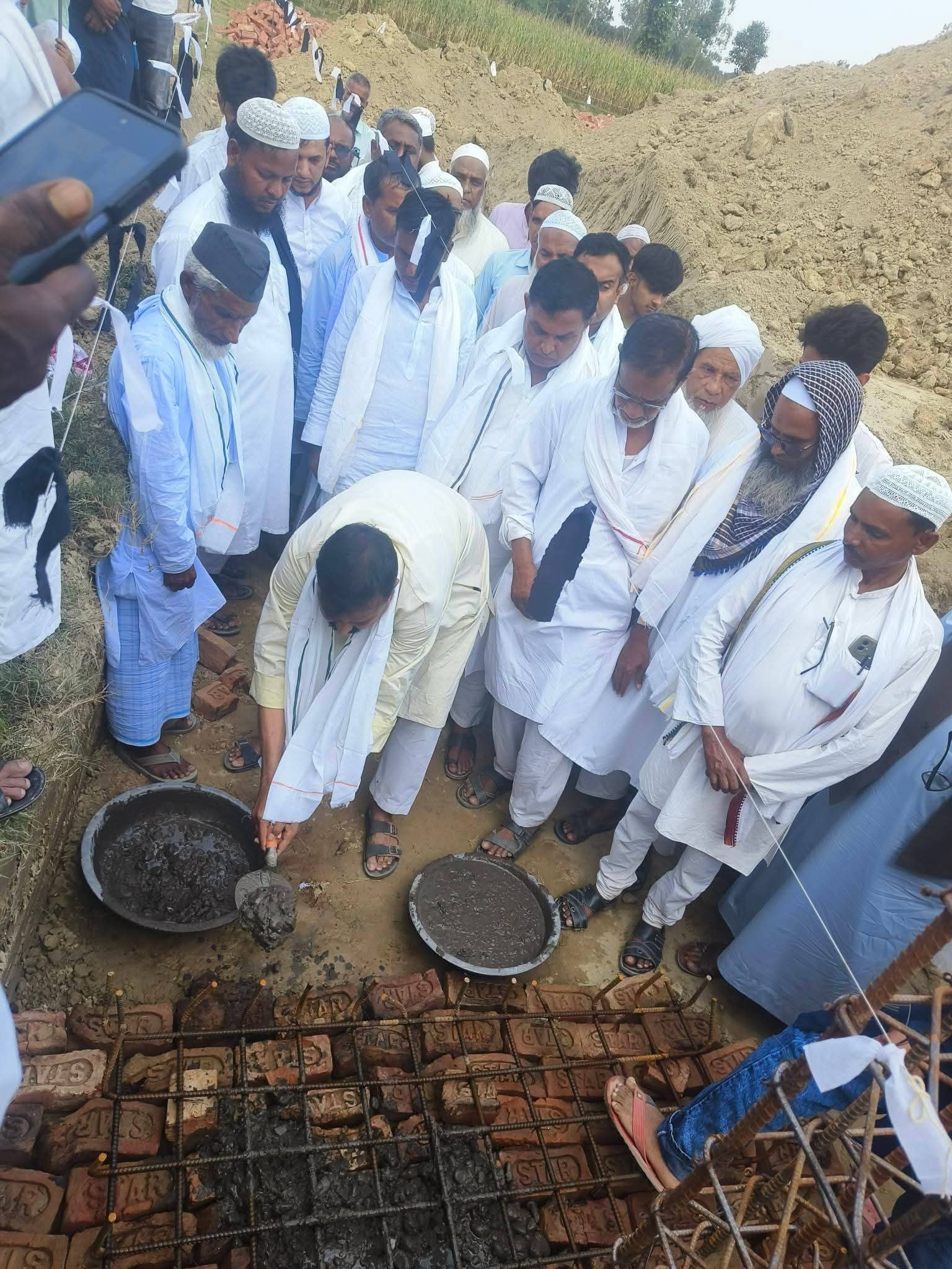 राजपुर नपाको राजिक चौकमा अमना मस्जिद निर्माण कार्यको शिलान्यास सम्पन्न